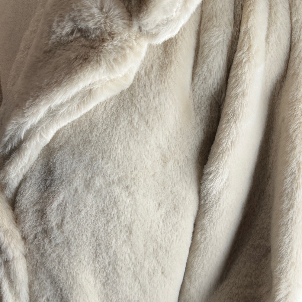Elegant Cream Faux Fur Coat - Picture 2 of 3